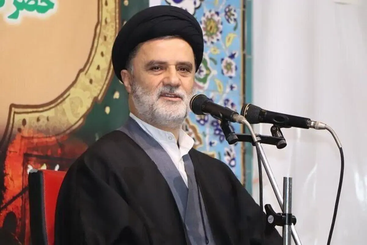 نبویان: تمام دنیا در چنگ آمریکاست، ما مقابلش ایستاده‌ایم