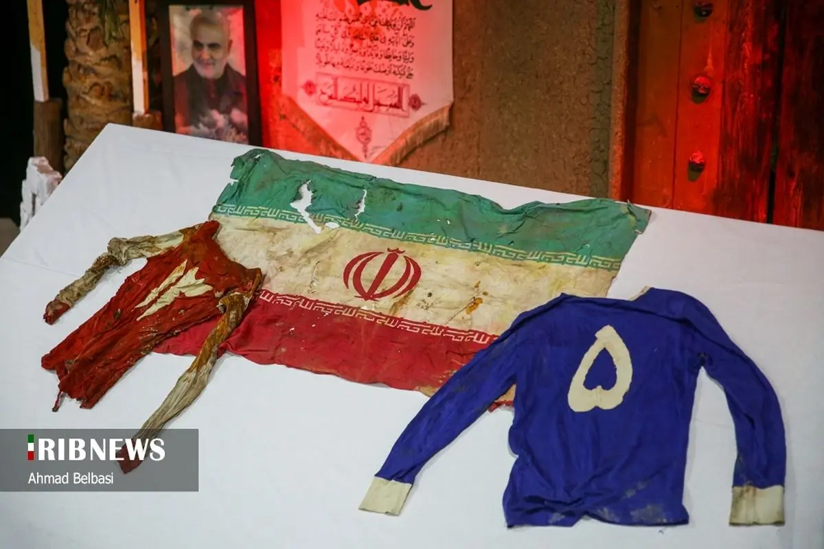 (تصاویر) کشف پیراهن دو تیم پرسپولیس و استقلال در جریان تفحص شهدا
