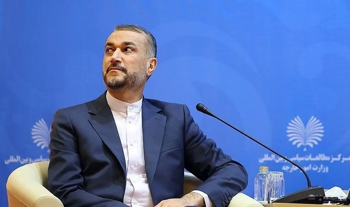 (عکس) گفتگوی متفاوت امیرعبداللهیان با عباس عراقچی