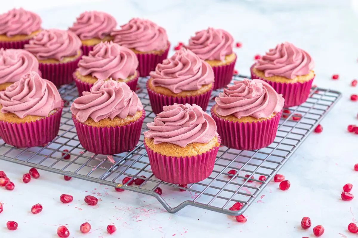 طرز تهیه کاپ کیک انار+آموزش سس انار