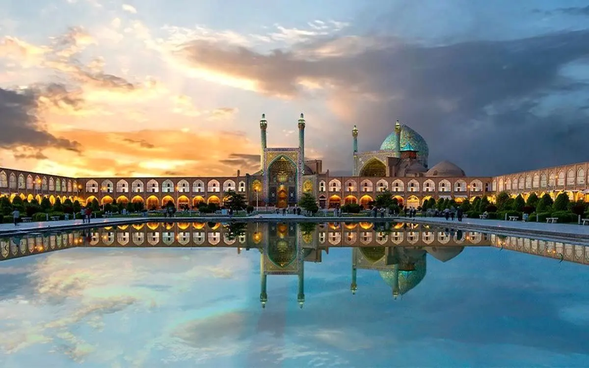 تصویری کمیاب و رنگی از میدان نقش جهان اصفهان؛ ۱۰۰ سال پیش