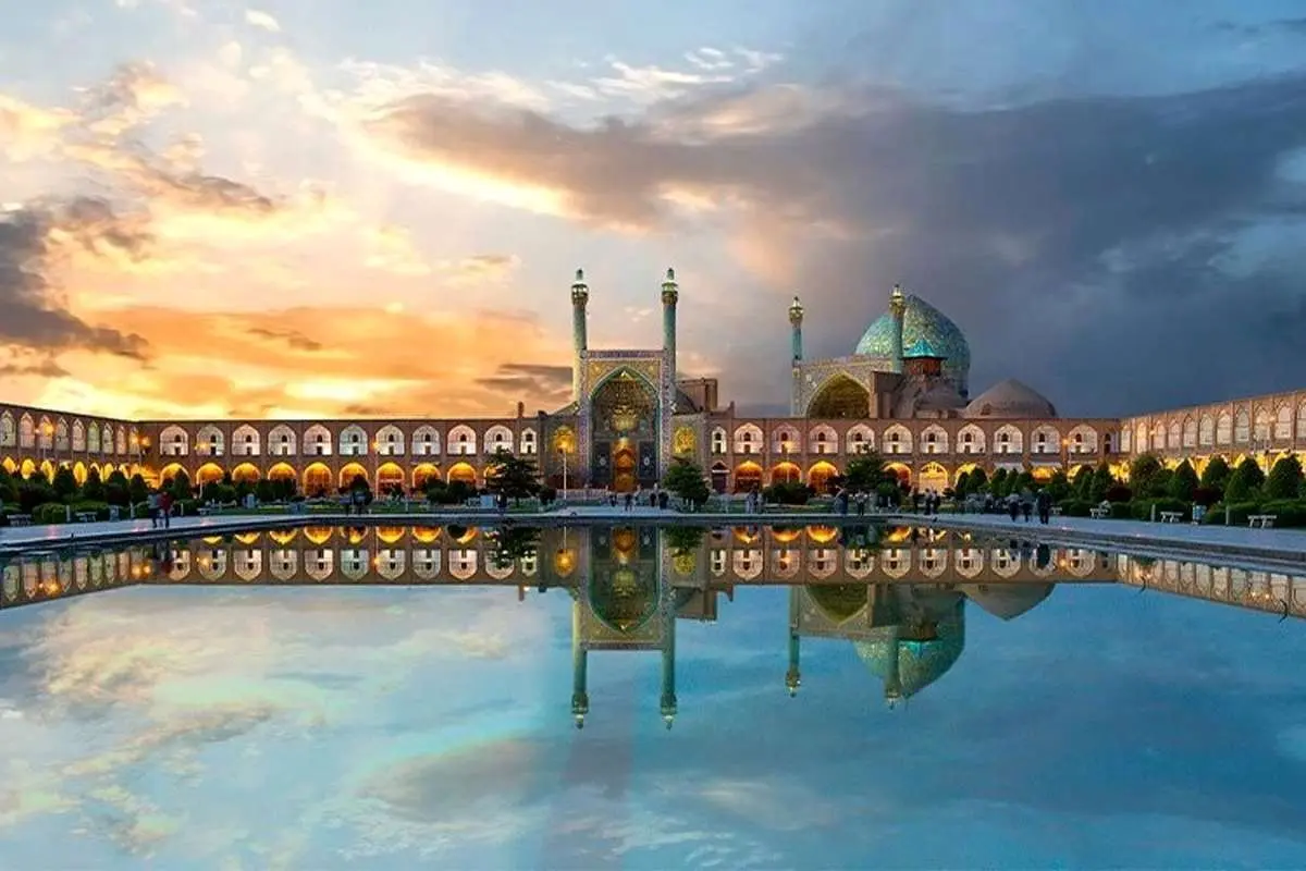تصویری کمیاب و رنگی از میدان نقش جهان اصفهان؛ ۱۰۰ سال پیش