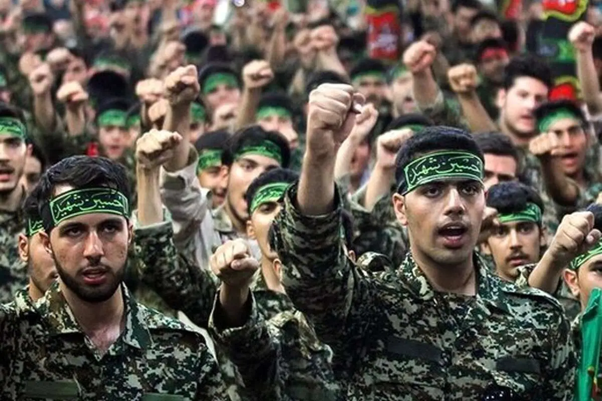 (ویدئو) ورزش صبحگاهی با لباس بسیج در شبکه ۳ صداوسیما