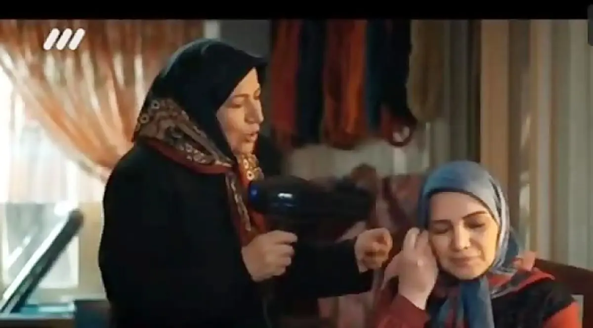 (ویدئو) سشوار کشیدن از روی روسری در شبکه سه صداوسیما