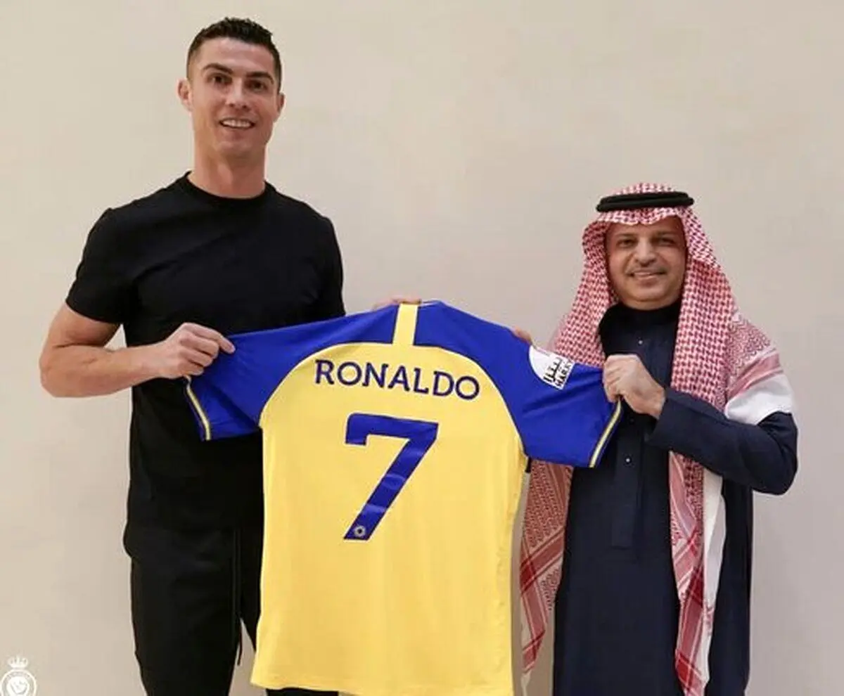 (تصویر) انتقاد تند به دستمزد هنگفت رونالدو