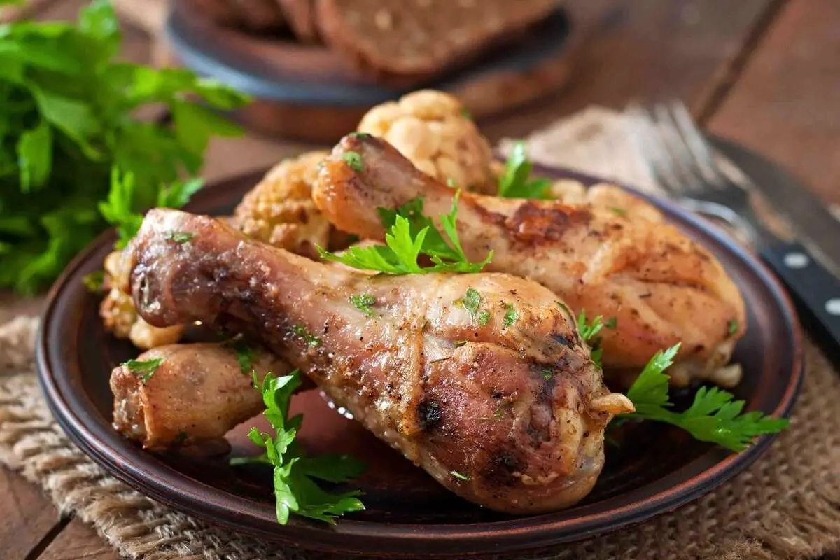 طرز تهیه مرغ دودی؛ طعم بی‌نظیر و فراموش نشدنی