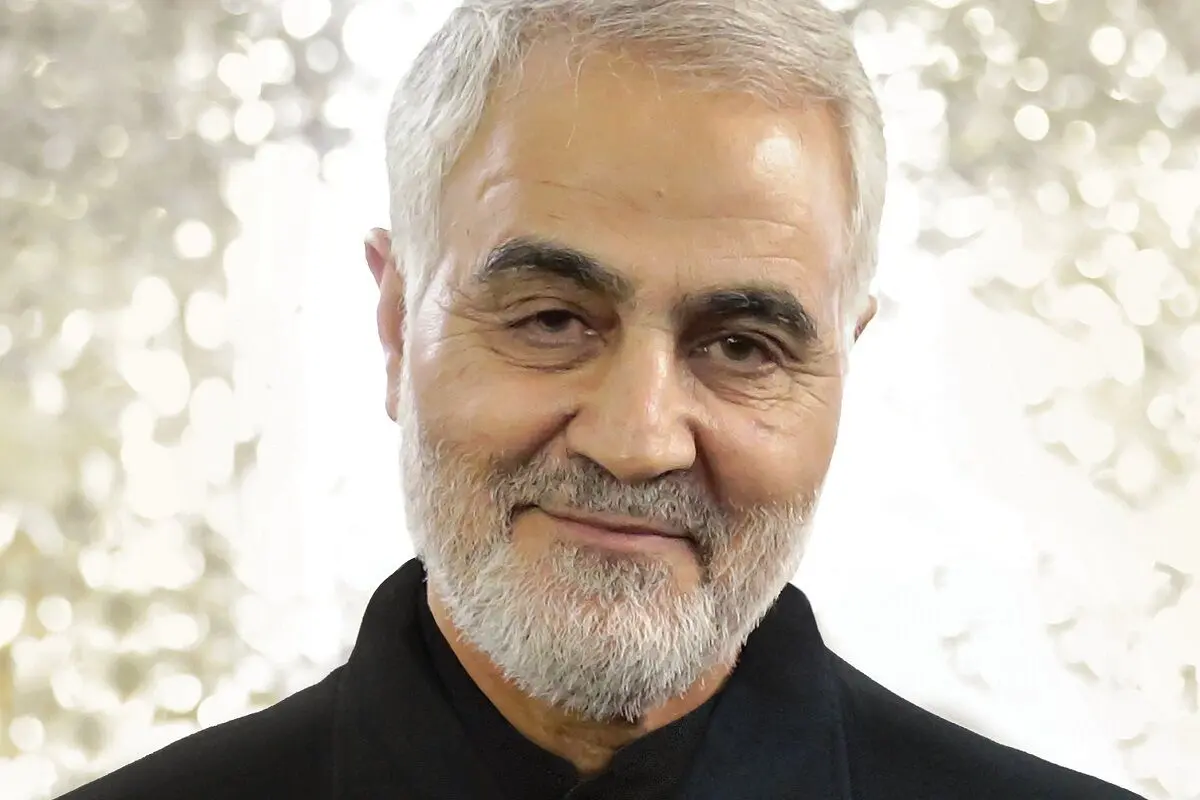 او می‌گفت وقتی جنجال‌های سیاسی پشت جبهه را می‌شنوم، پاهایم می‌لرزد