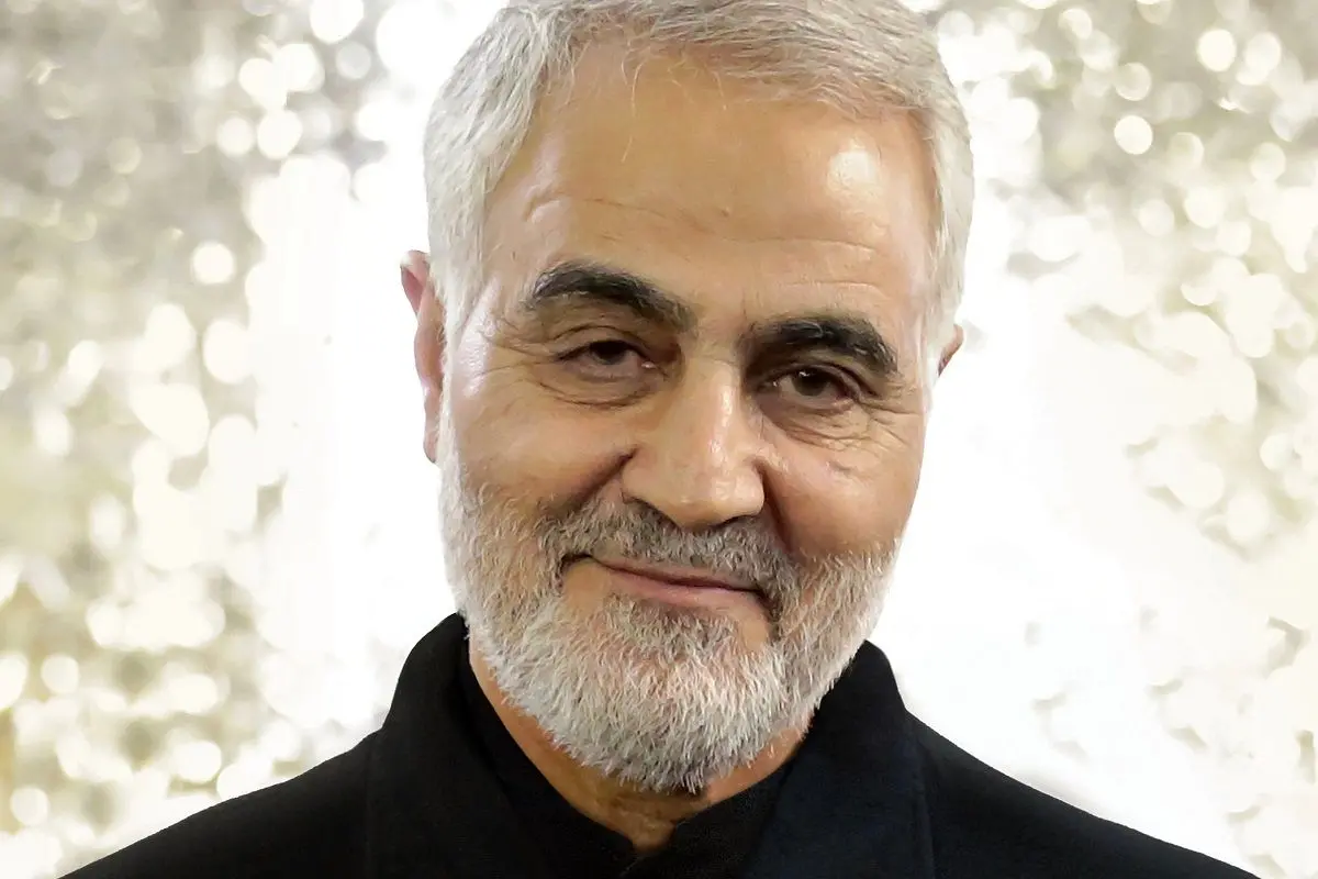 او می‌گفت وقتی جنجال‌های سیاسی پشت جبهه را می‌شنوم، پاهایم می‌لرزد