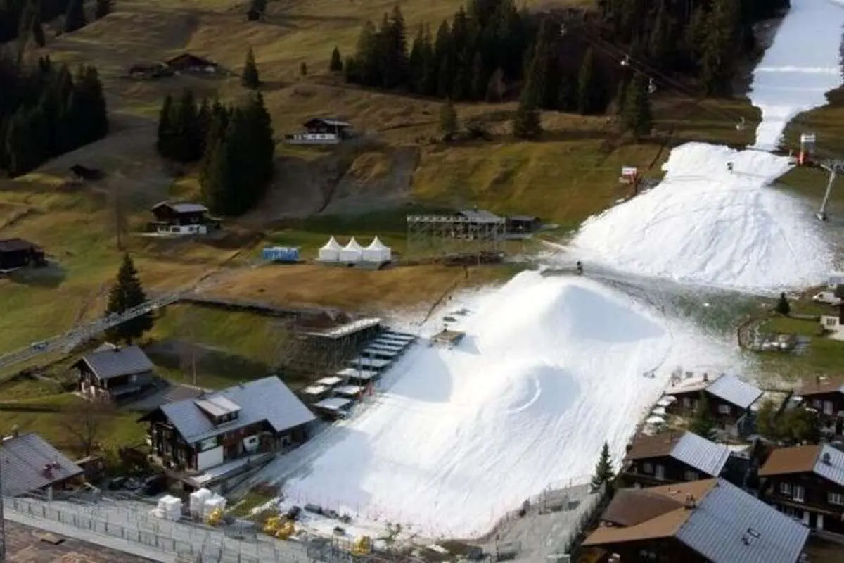 برف کم بساط ورزش‌های زمستانی در ارتفاعات آلپ را به هم زده است
