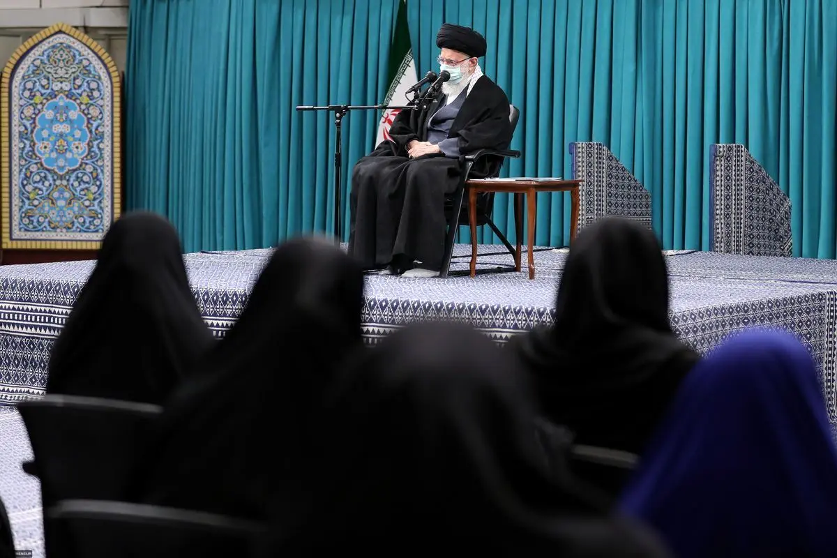 (ویدئو) رهبر انقلاب: کسانی که حجاب نیمه کاره دارند زدند توی دهن فراخوان فرستنده
