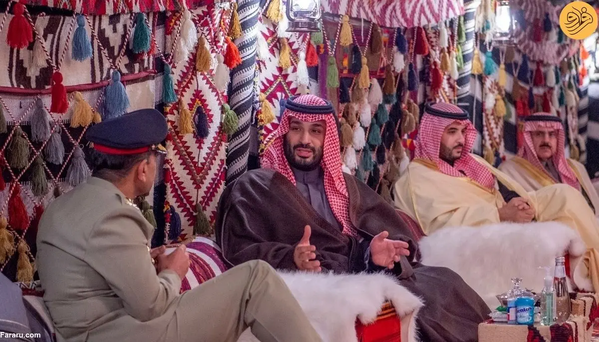 (عکس) میزبانی بن سلمان از فرمانده ارتش پاکستان در چادر صحرایی