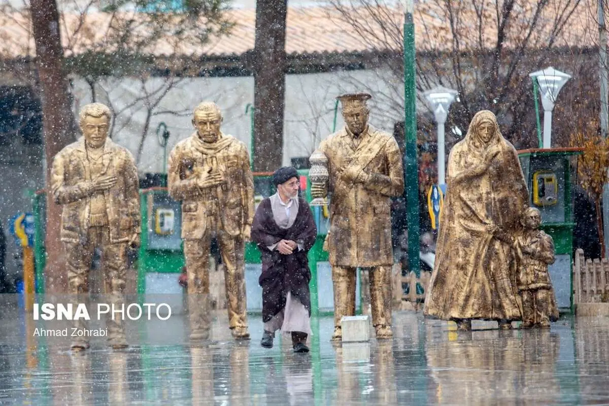 (تصاویر) بارش نخستین برف زمستانی در قم