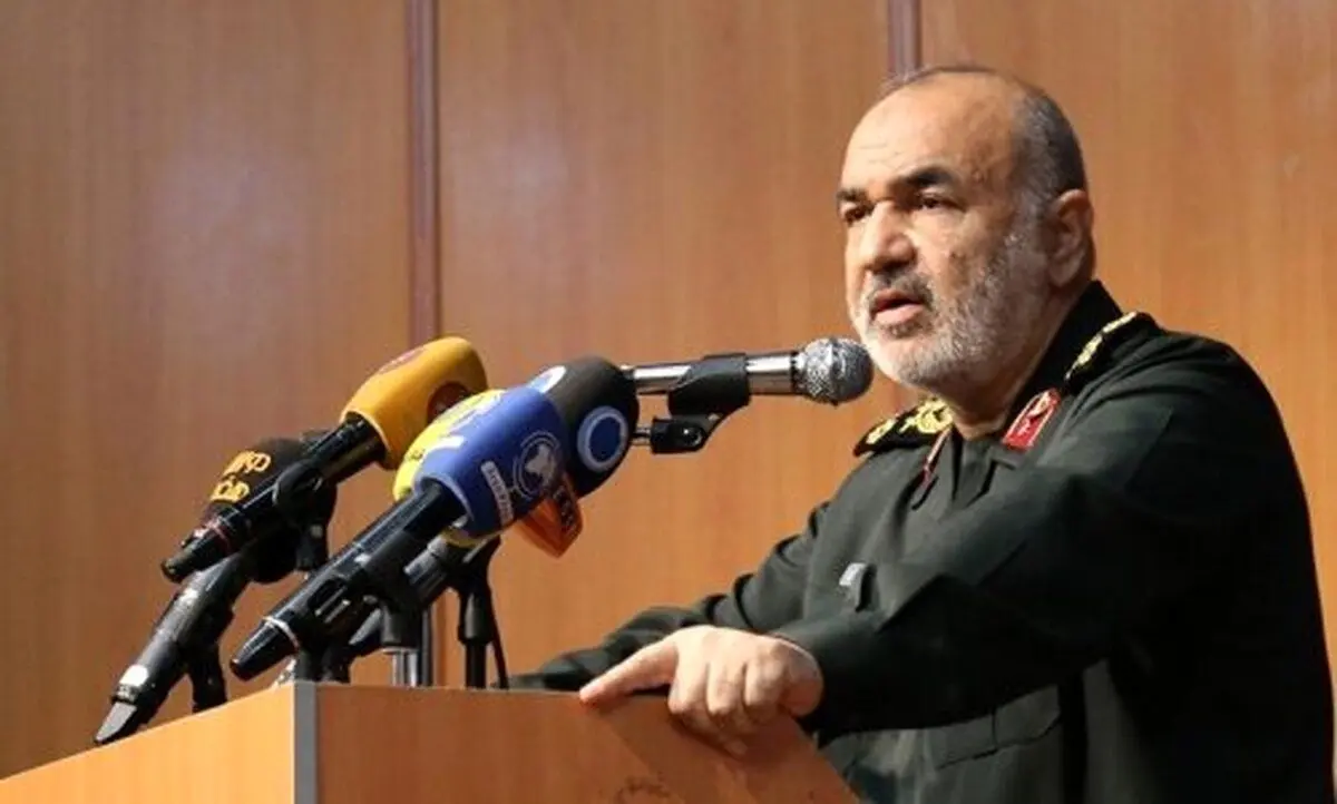 فرمانده کل سپاه: فرانسوی‌ها را به عاقبت سلمان رشدی ارجاع می‌دهم