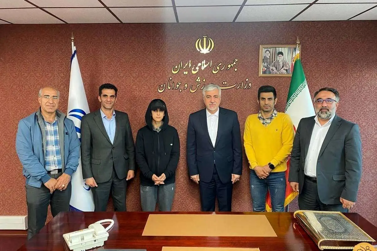 دردسر وزیر ورزش پس از دیدار با الناز رکابی