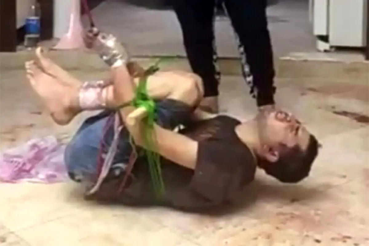 (عکس + 16) ماجرای کلیپ شکنجه وحشیانه یک جوان ۲۵ ساله چه بود؟