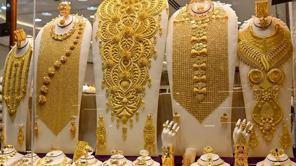 (عکس) بارش طلا از سر و کول این عروس خوشبخت!