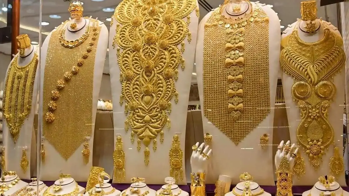 (عکس) بارش طلا از سر و کول این عروس خوشبخت!