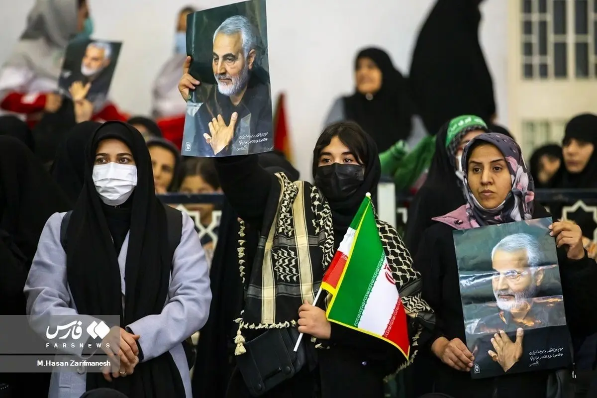 (تصاویر) زنانی با روسری‌های متفاوت در مراسم سردار سلیمانی