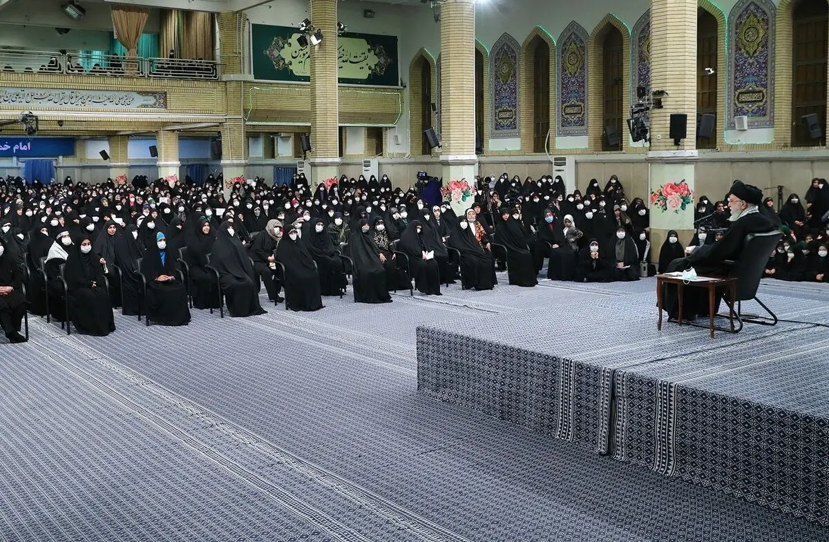 زنان معروف حسینیه امام خمینی که عکسشان وایرال شد