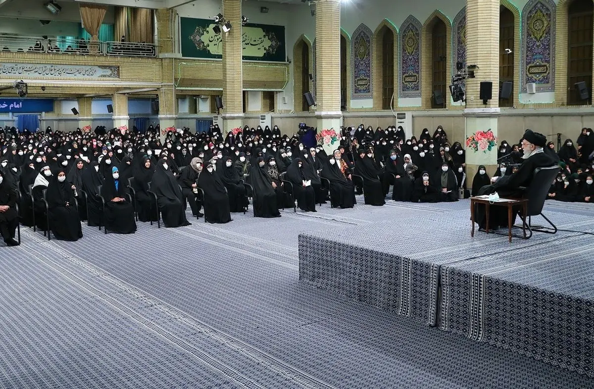 زنان معروف حسینیه امام خمینی که عکسشان وایرال شد