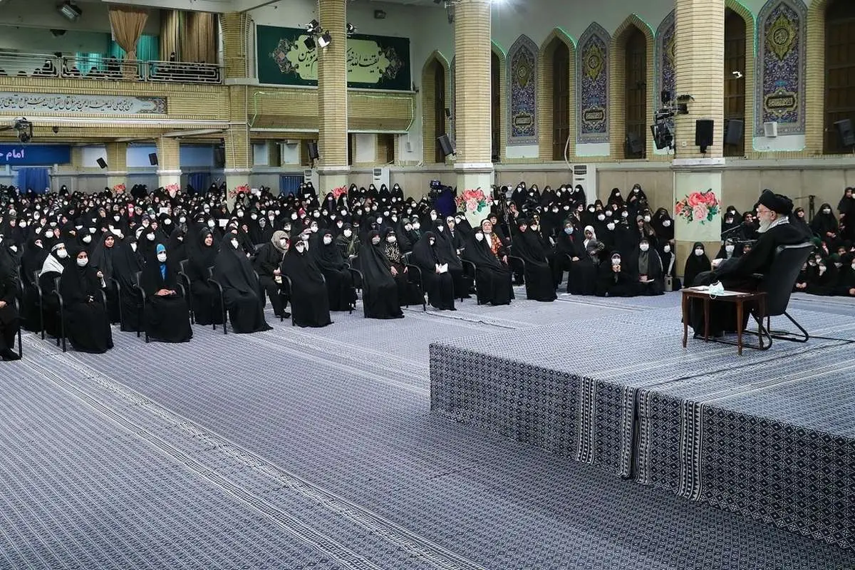 زنان معروف حسینیه امام خمینی که عکسشان وایرال شد