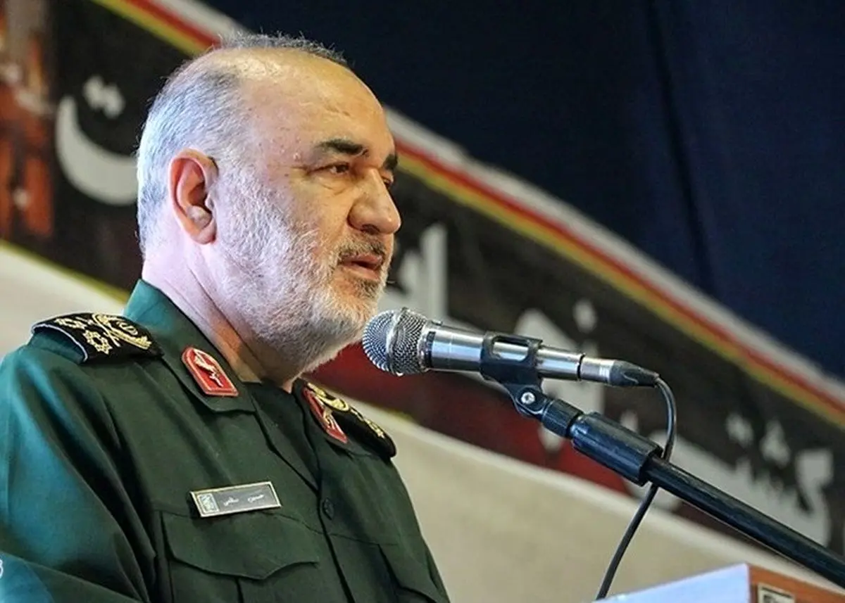 هدف دشمنان این است که فقر را در جامعه گسترش دهند