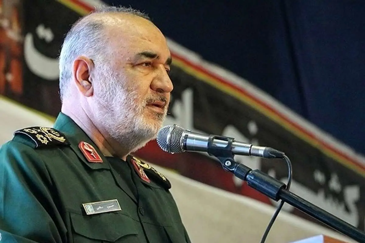 هدف دشمنان این است که فقر را در جامعه گسترش دهند