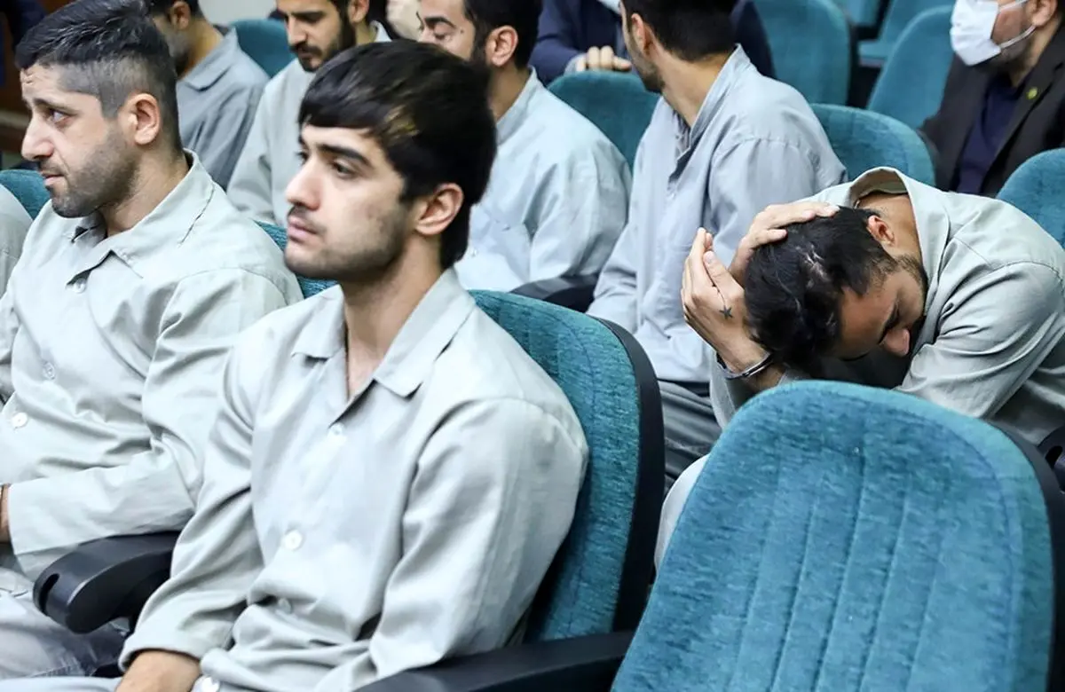 انتقاد روزنامه جوان از شکوری‌راد / روایت رسمی درباره روح الله عجمیان باورپذیر نیست؟