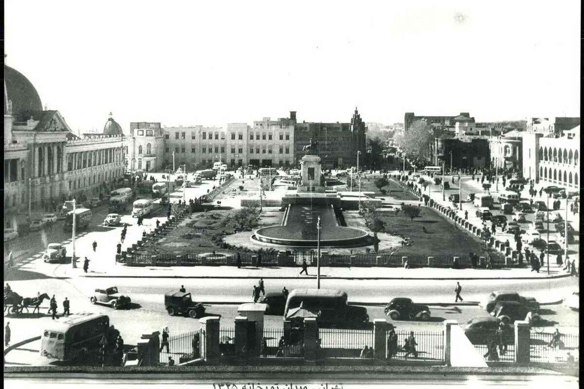 عکسی تاریخی و کمتر دیده شده از میدان توپخانه