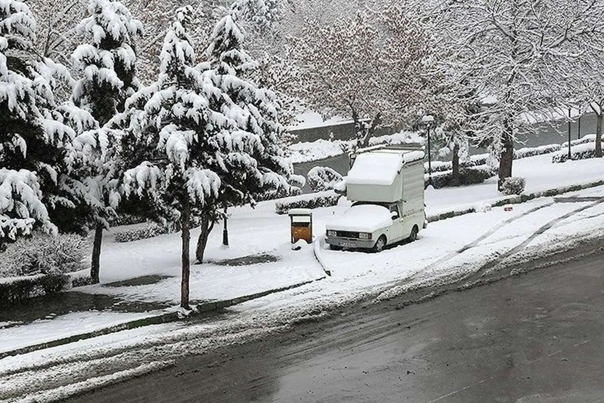 (ویدئو) تصاویری از بارش سنگین برف در همدان