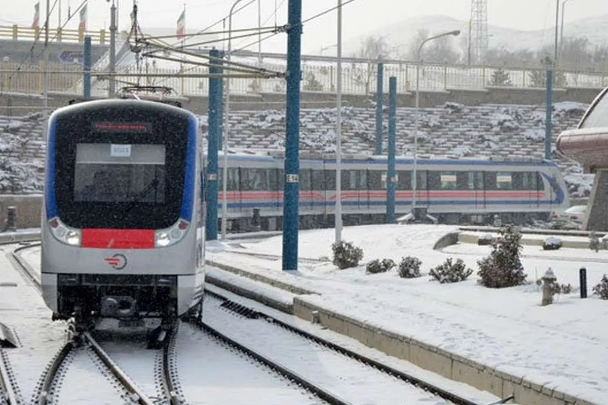 (ویدئو) ایستگاه مترو کرج زیر بارش برف