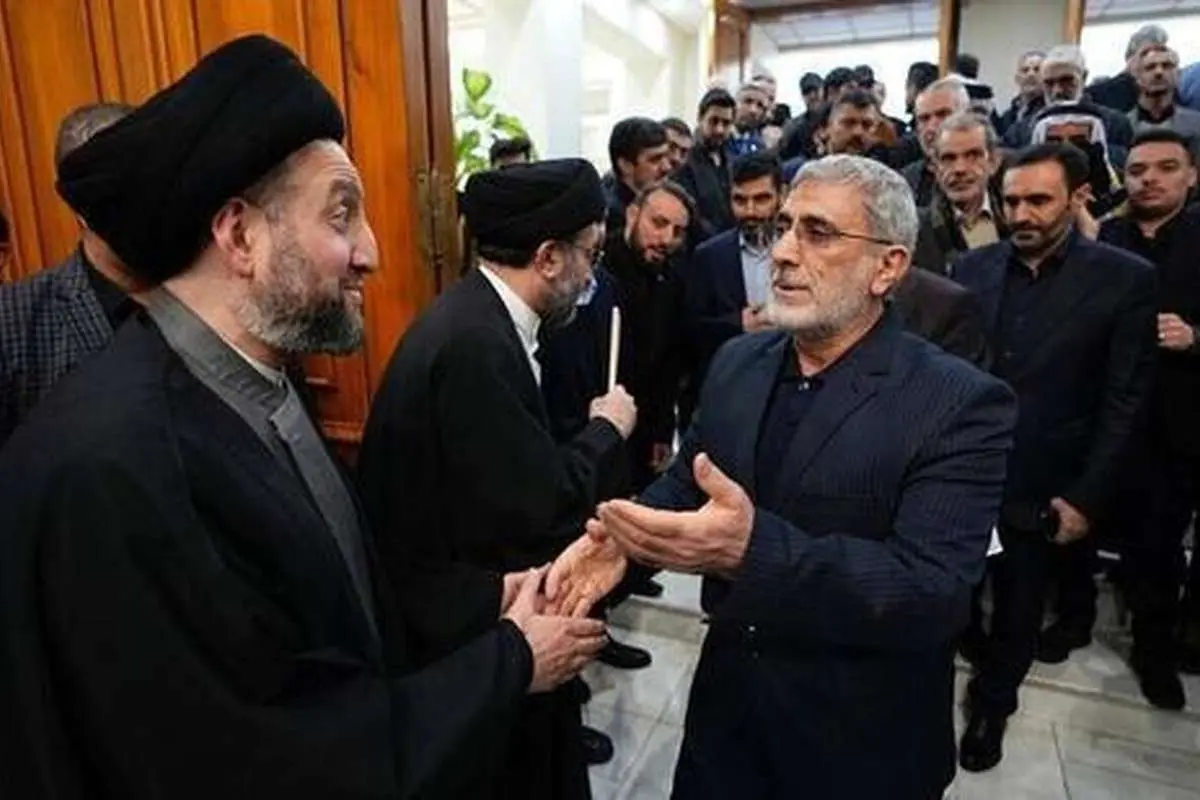 (تصویر) حضور سردار قاآنی در مراسم ترحیم همسر شهید حکیم