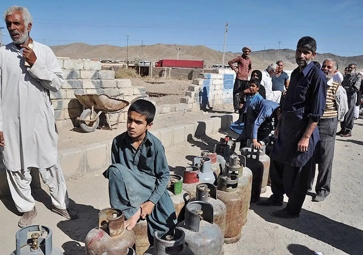 در روستاهای زابل برای گرم کردن از فضولات حیوانی استفاده می‌کنند