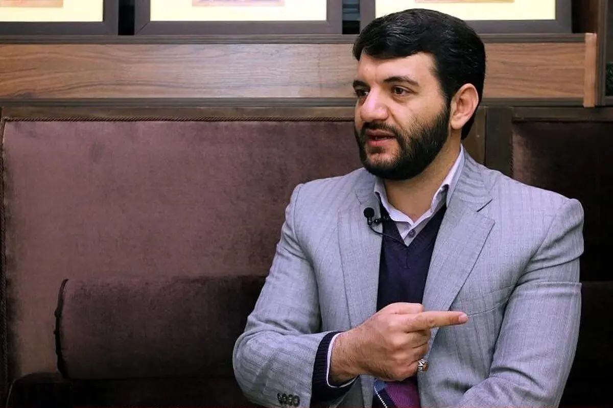 روزنامه نگار اصولگرا: عبدالملکی فرزند امام جمعه کیش را به عنوان مشاور خود منصوب کرد