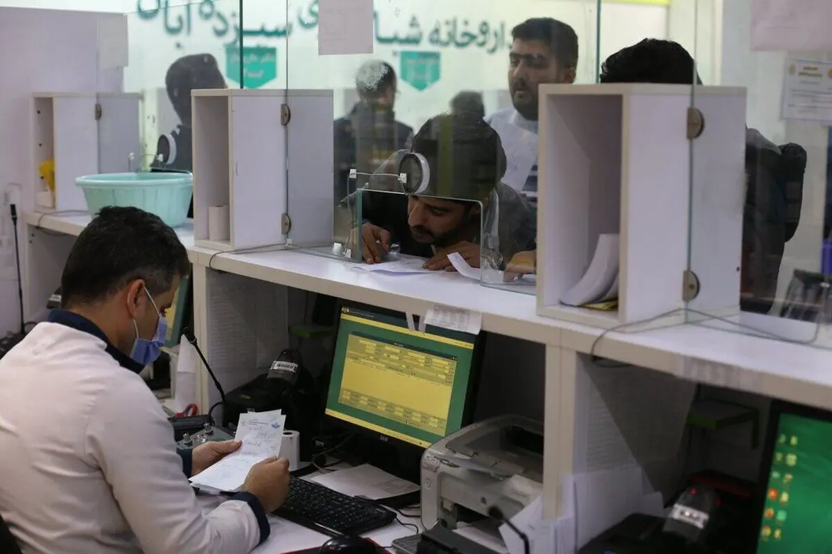 فیش‌هایی میلیونی روی دیوار مهربانی یک داروخانه