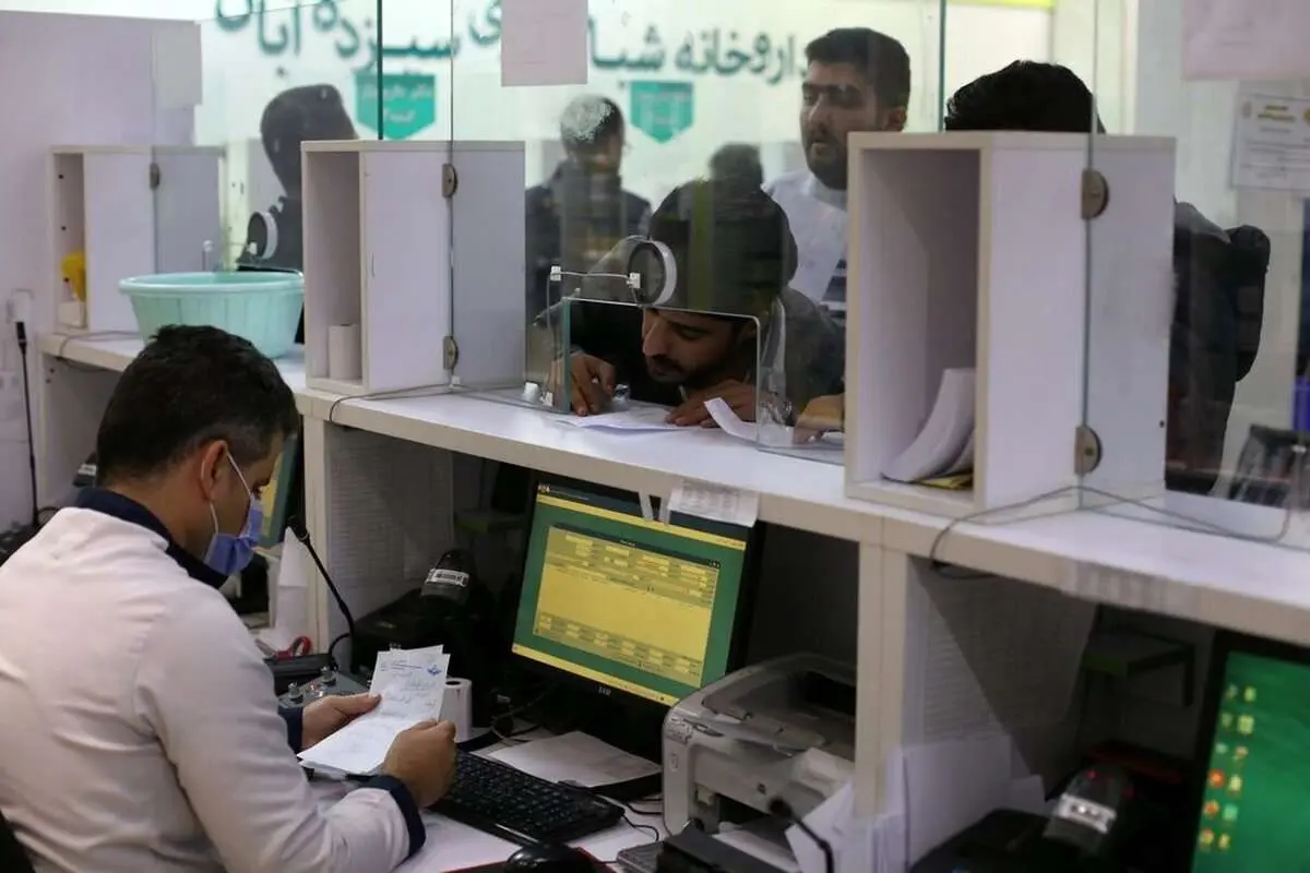 فیشهایی میلیونی روی دیوار مهربانی یک داروخانه