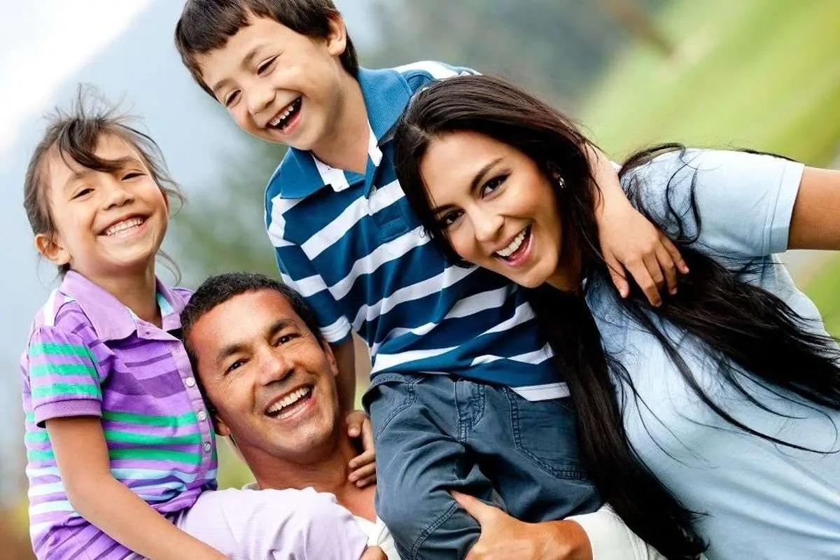 سن پدران در طول تاریخ بیشتر بوده یا مادران؟