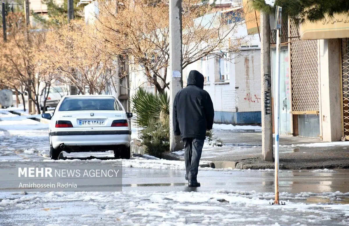 (تصاویر) بارش اولین برف زمستانه در بیرجند