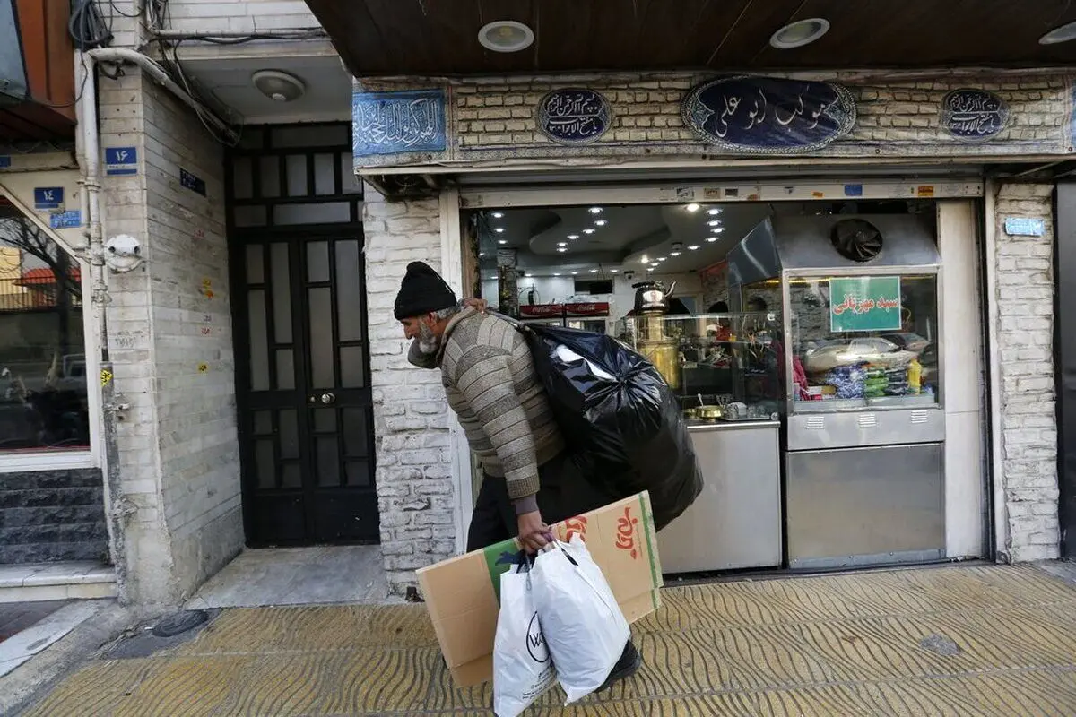 زندگی عجیب کارتن خوابی که معتمد محله شد؛ یک ماه نگهبان چادر کمک‌های مردمی بودم