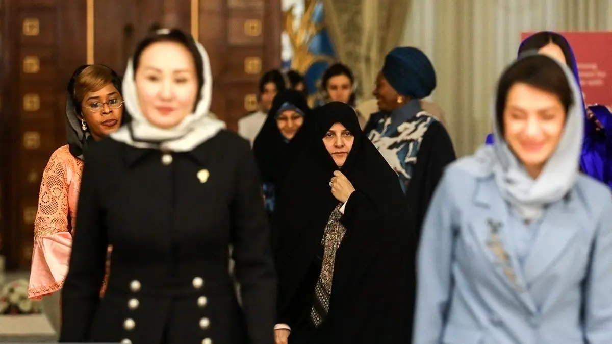 تلاش روزنامه جوان برای موجه جلوه دادن هزینه‌های مهمانی همسر رئیس جمهور
