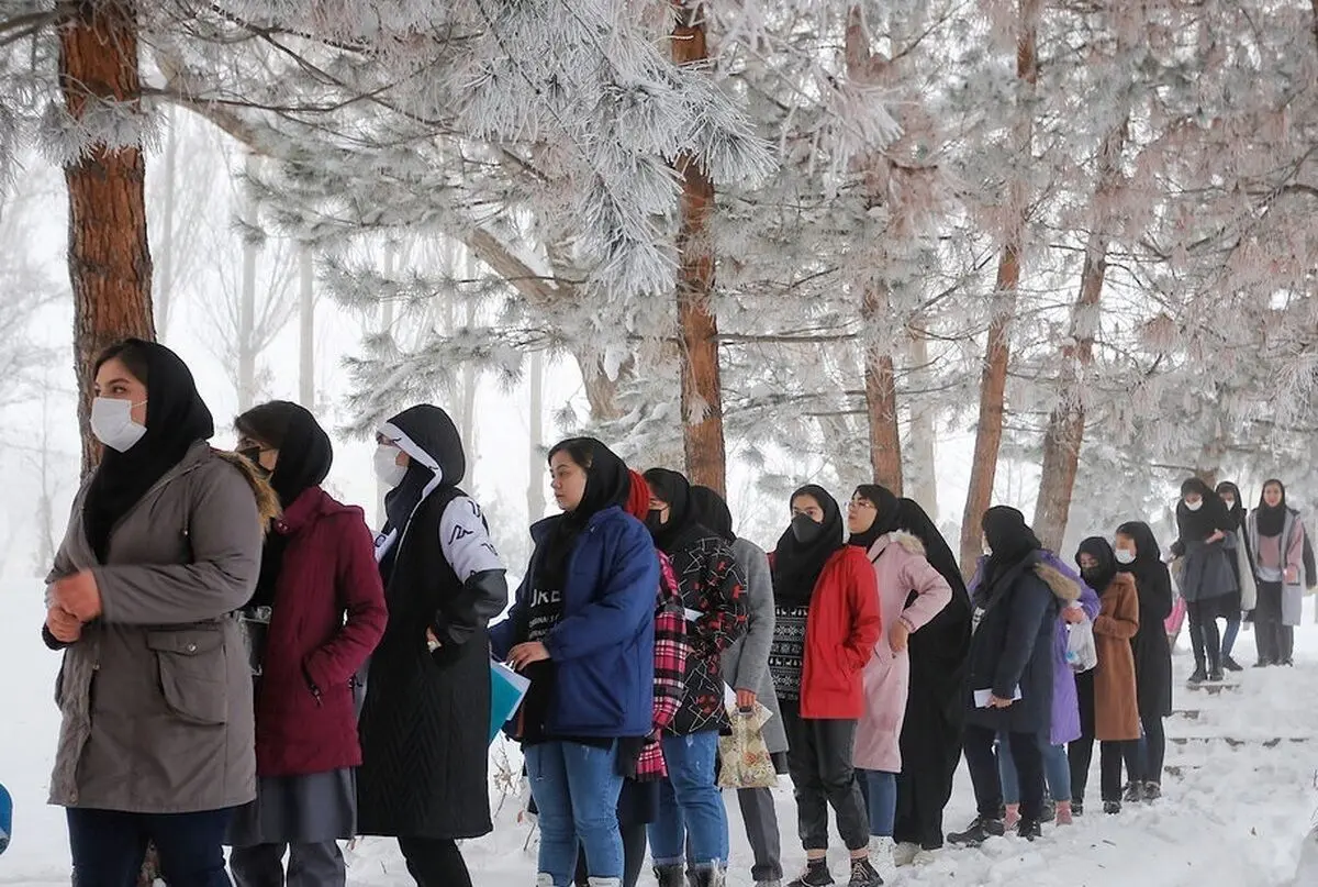 تلاش ده ساعته برای رسیدن به کنکور در برف؛ تقلب انگشت‌شمار هم عادی‌انگاری نشود