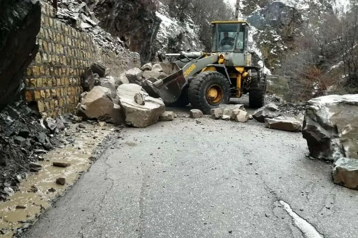 ریزش بتن ورودی آزادراه تهران شمال در محور کرج ـ کندوان/ ۱۲ نفر مجروح شدند
