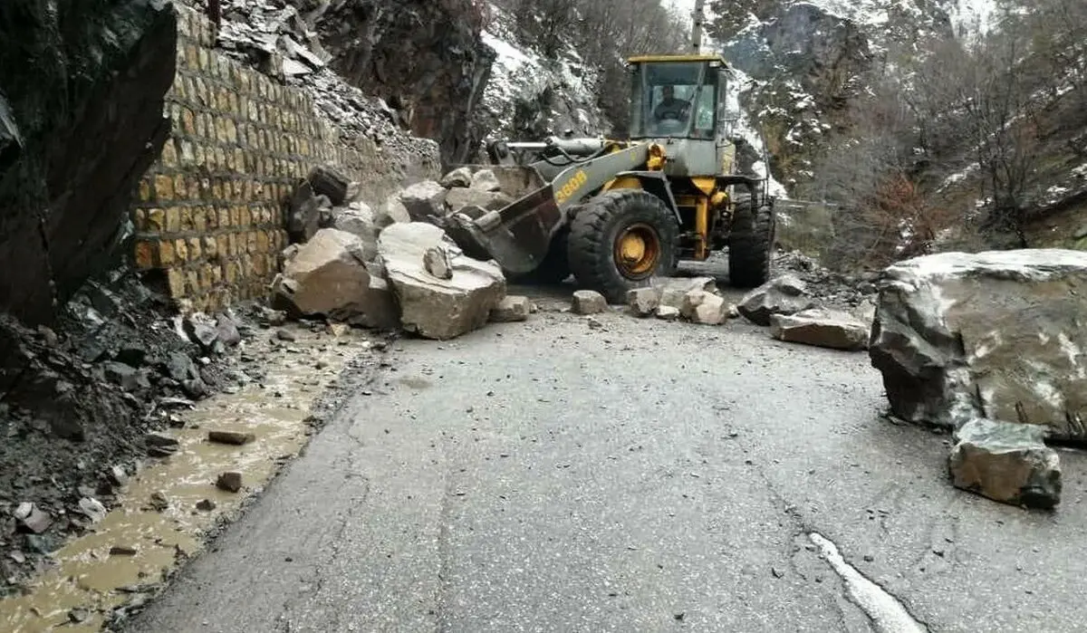 ریزش بتن ورودی آزادراه تهران شمال در محور کرج ـ کندوان/ ۱۲ نفر مجروح شدند