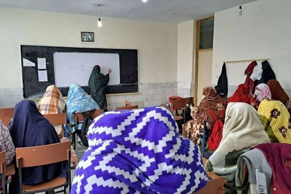 اطلاعیه آموزش و پرورش درباره عکس جنجالی برگزاری کلاس با پتو؛ شیطنت دانشآموزان بود!