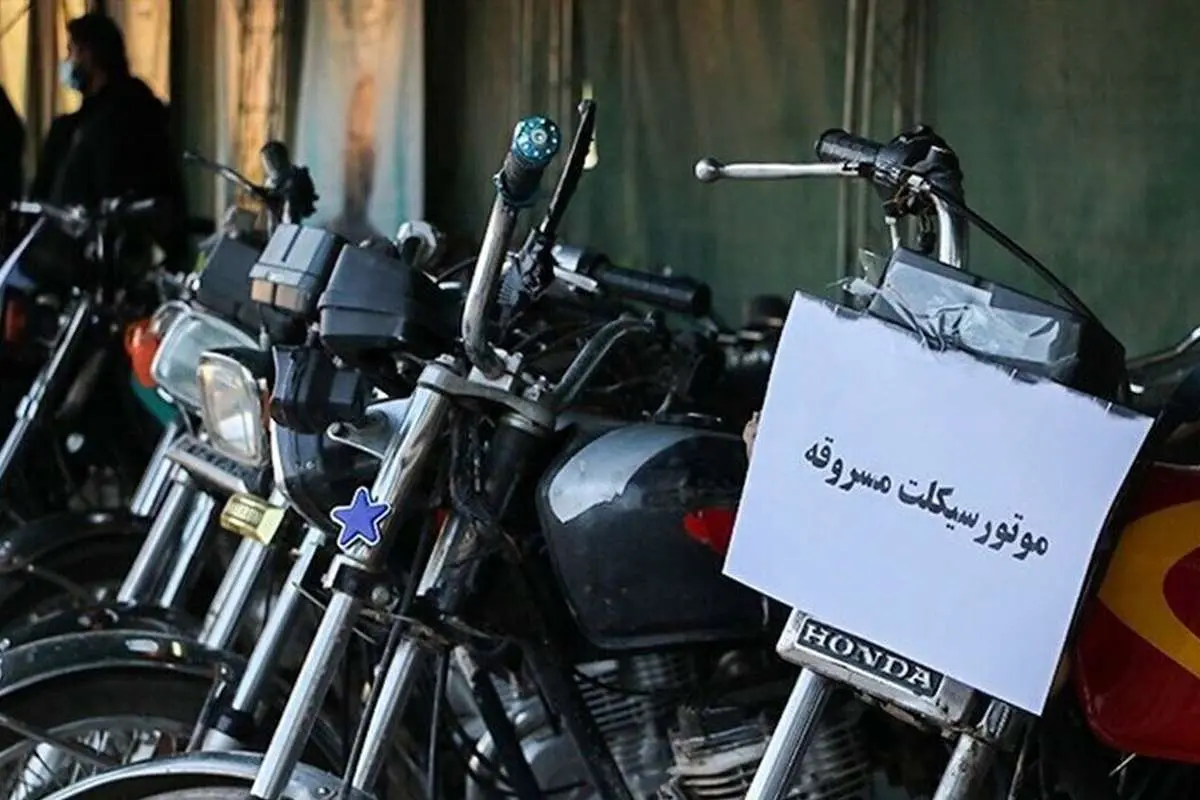 (ویدئو) خونسردی باورنکردنی یک دزد در حین سرقت یک موتور