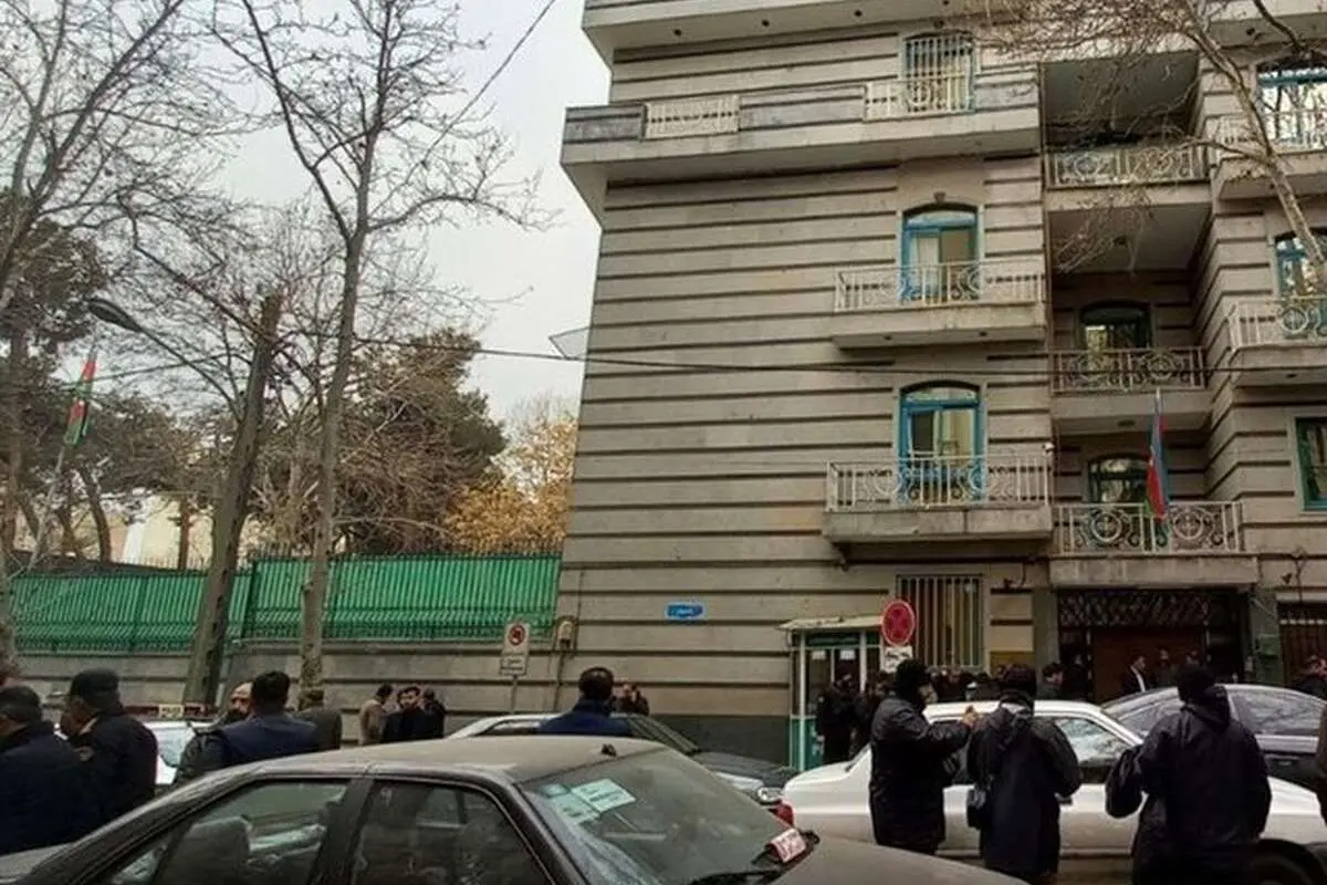 (ویدیو) لحظه ورود مهاجم به سفارت آذربایجان در تهران