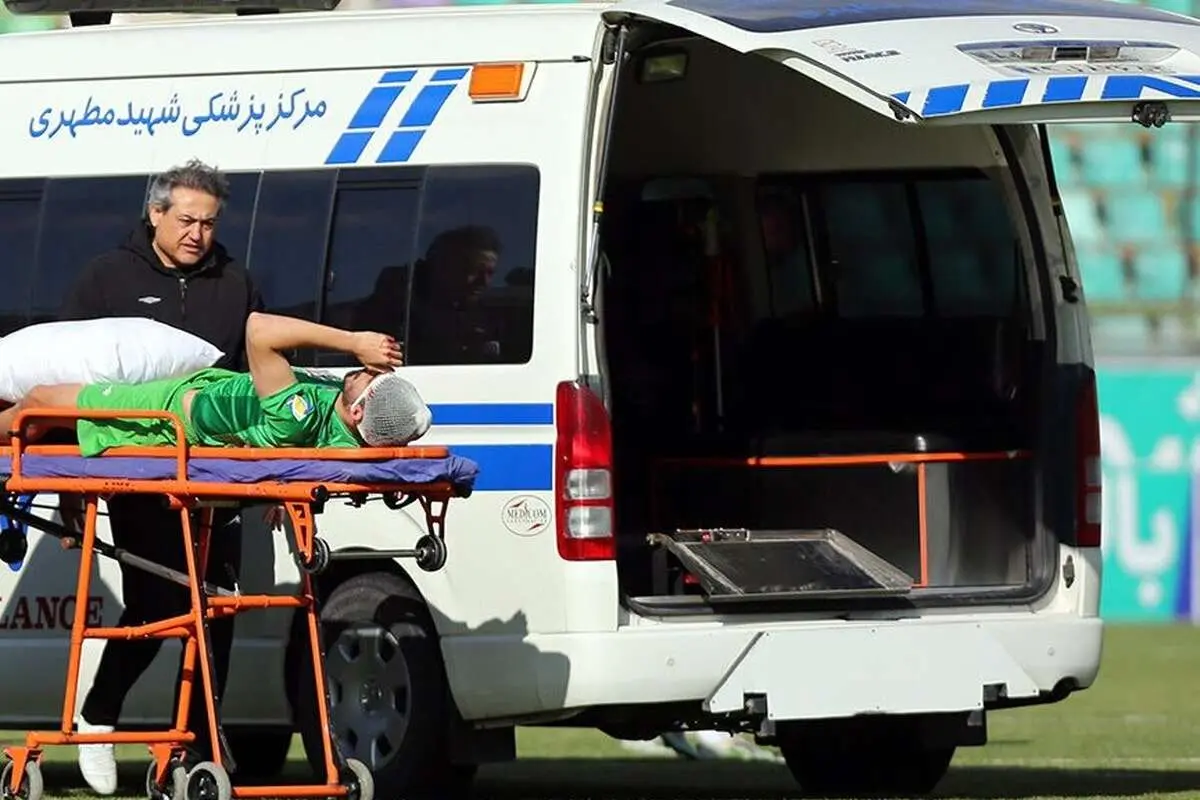 (تصاویر) آمبولانس‌ها روی چمن ورزشگاه فولادشهر
