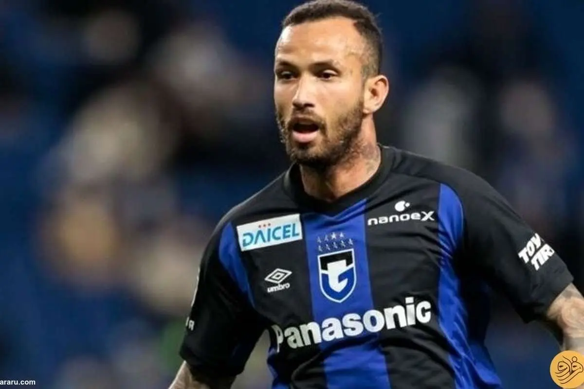 (عکس) پریرا در حال تماشای بازی پرسپولیس و فولاد