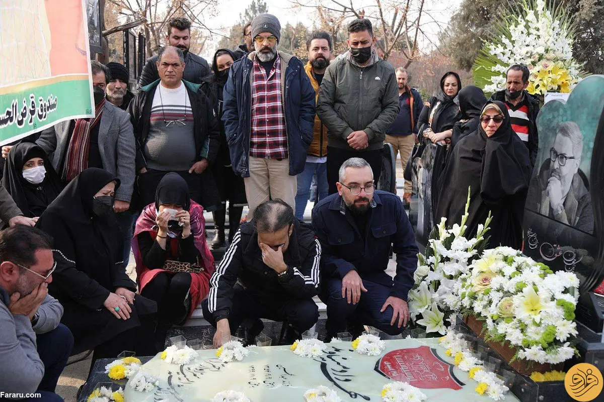 (عکس) غلط املایی عجیب در بنر مراسم سالگرد مرحوم مهرداد میناوند