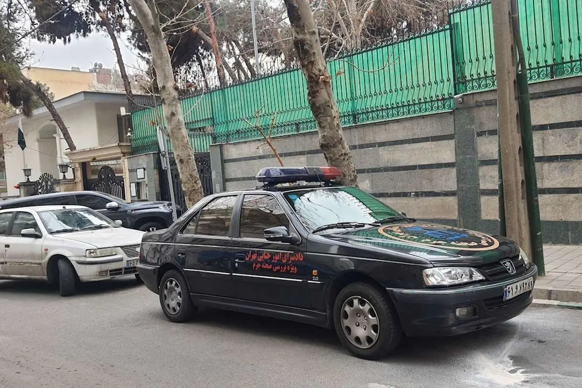 (عکس) سلاحی که دست مهاجم سفارت آذربایجان بود
